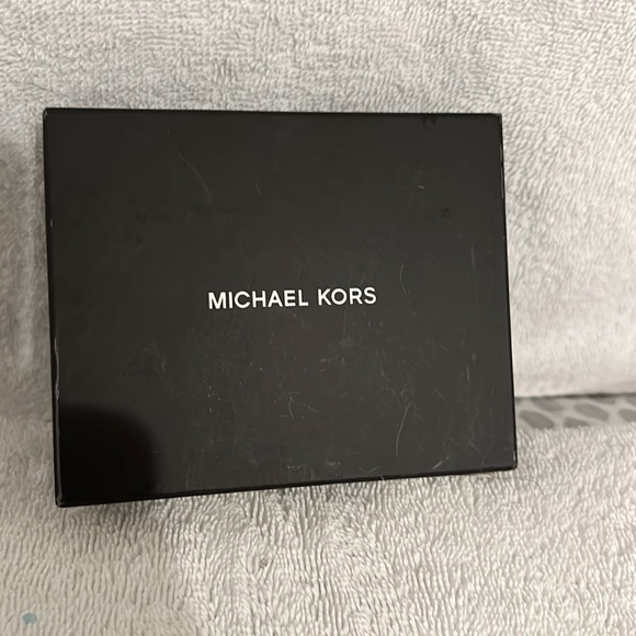 Michael Kors wallet - Picture 6 of 10